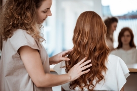 Tonowanie włosów – na czym polega?